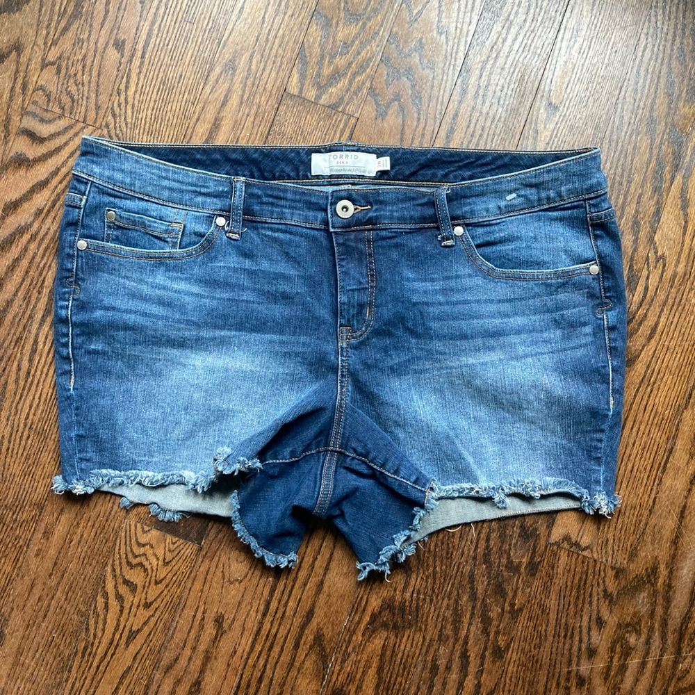 Women's Torrid Cutt-off Denim Shorts Size 20 Blue